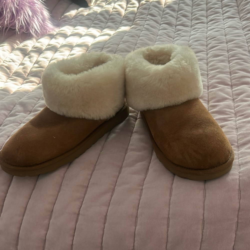 Size 39 folder Uggs with fur